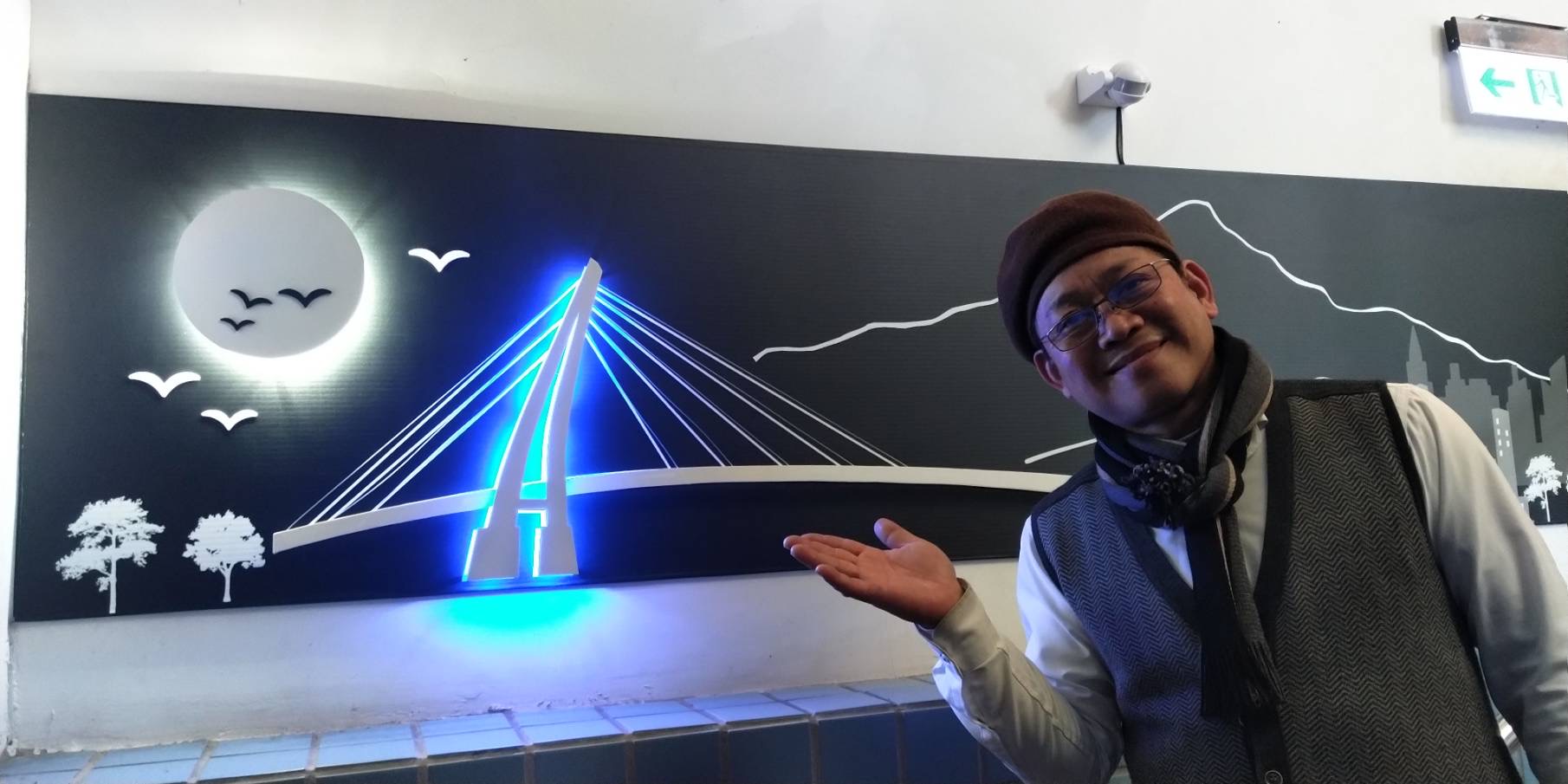 蘇穎群校長參與校園活動的橫式生活照片